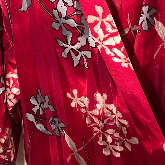 Inner Most vintage red and gray floral long rope with gold metallic accents - Picture 6 of 8